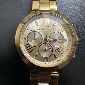 Michael kors MK 5777Gold watch, 1 link missing